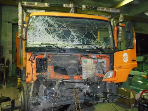 Мерседес Атего - восстановление после лобового столкновения